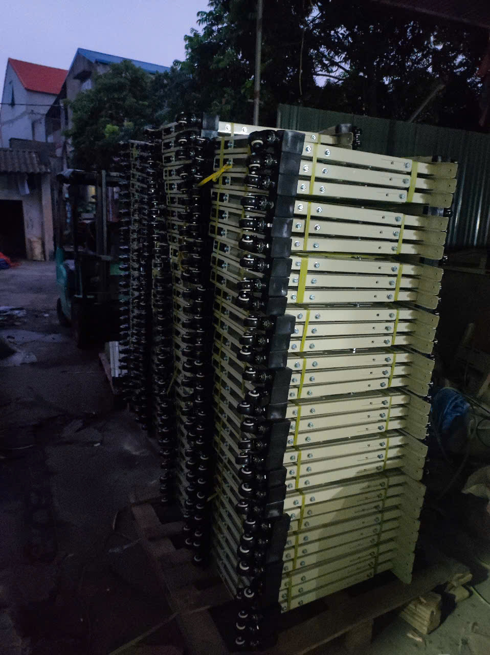Sản xuất bàn trải cắt vải ở Bắc Giang