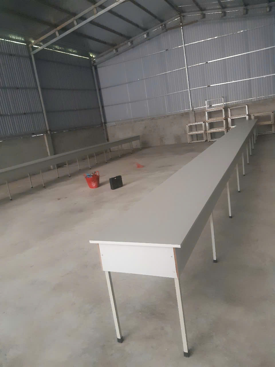 Sản xuất bàn trải cắt vải ở Hưng Yên