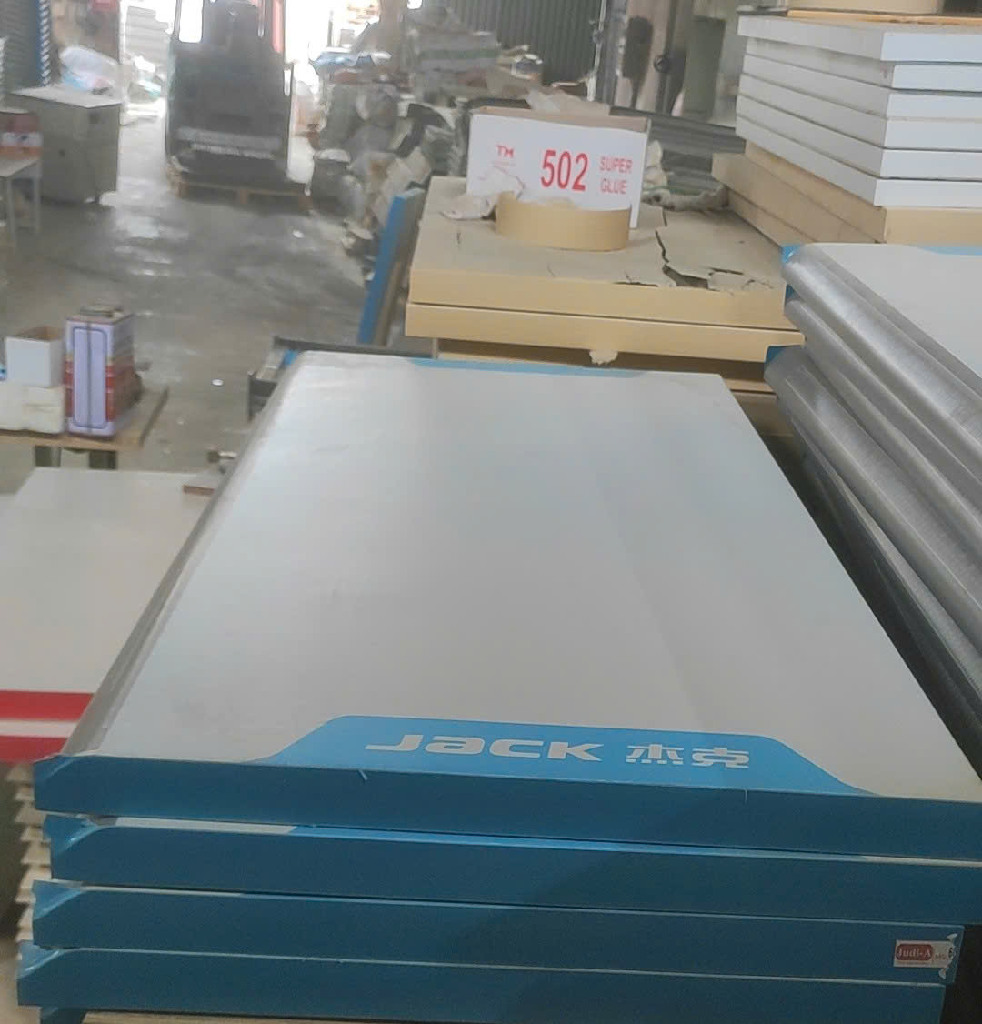 Chân bàn máy may cố định ở Bắc Giang