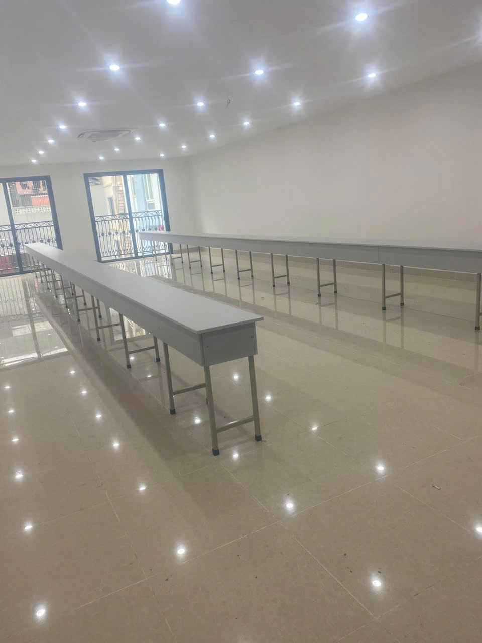 Chân bàn máy may nâng hạ ở Bắc Ninh