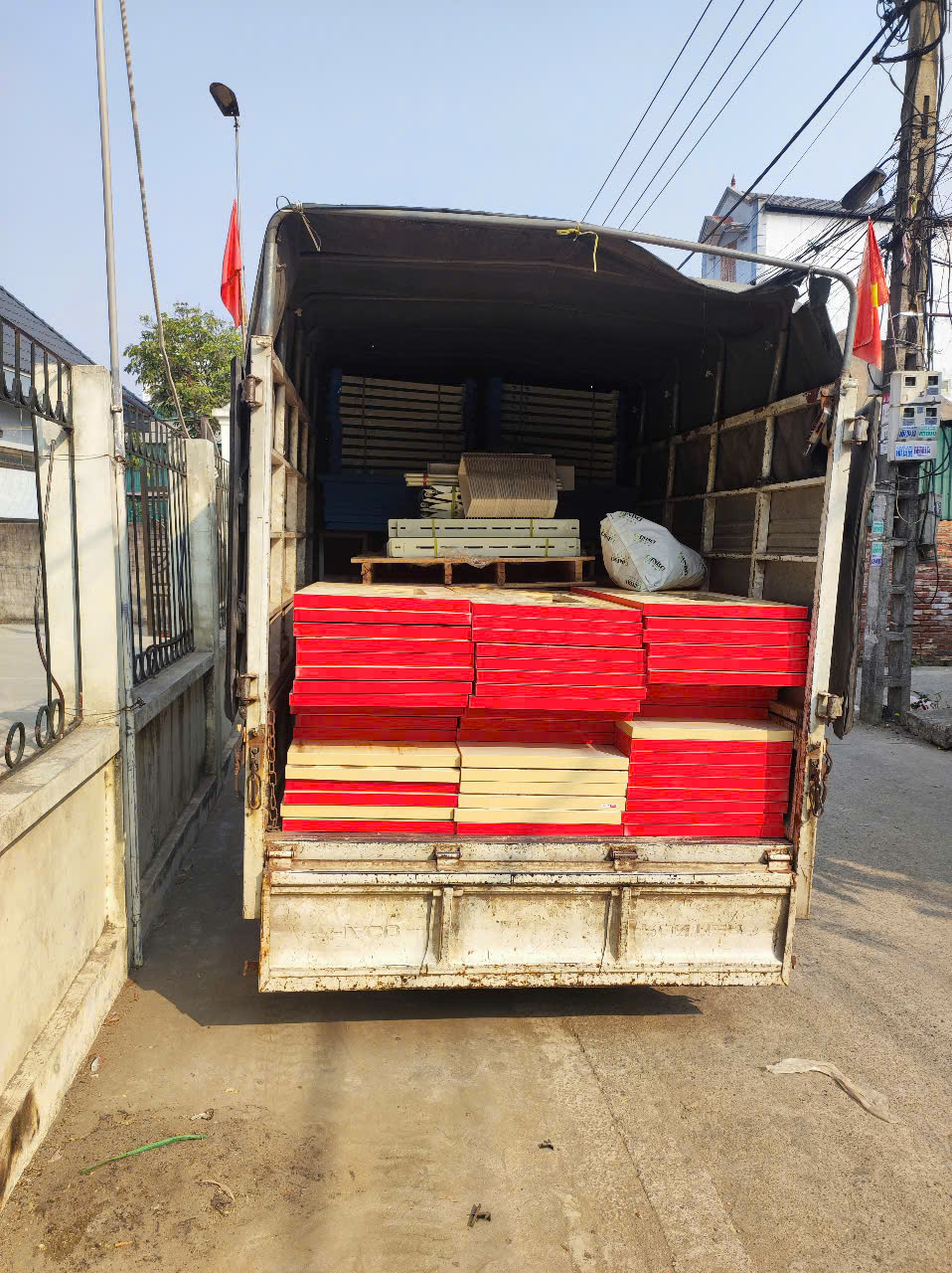 Sản Xuất bàn cắt vải ở Quảng Ninh
